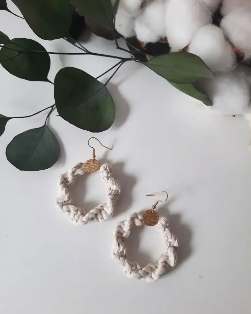 Boucles d'oreille Dahlia (Ecru et doré)